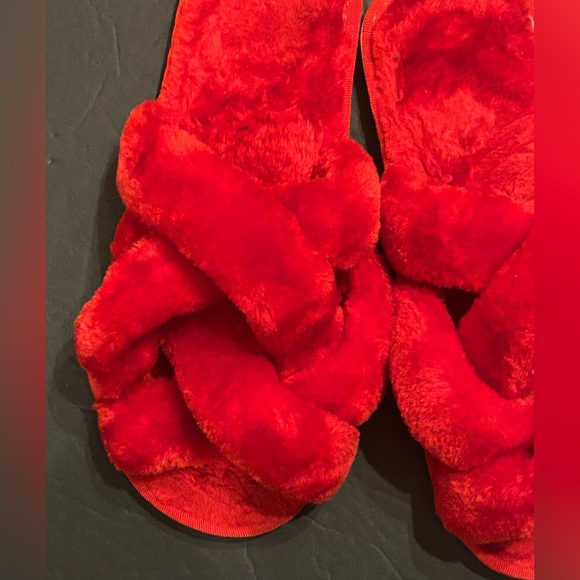 Red Faux Fur Slippers Non-Skid size 42-43 - Picture 3 of 4
